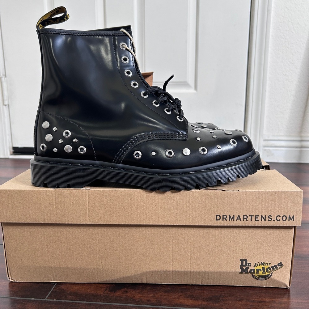 NIB Dr. Martens Studded Buttero Leather Studded Combat Boots Mens 12 Goth Grunge